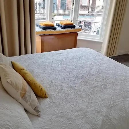 The Captains Quarters * سكرابورو