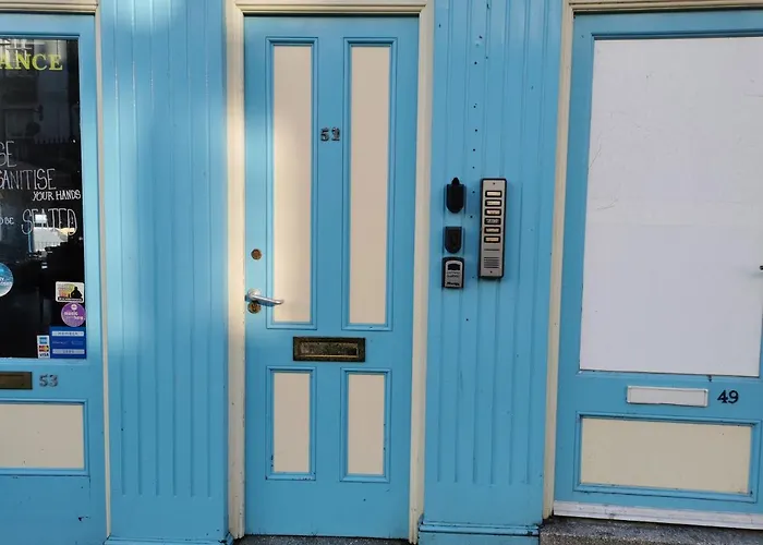 The Captains Quarters * سكرابورو